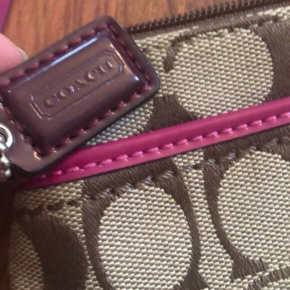 Coach Classic wristlet pouch raspberry ￼handbag - Picture 2 of 9